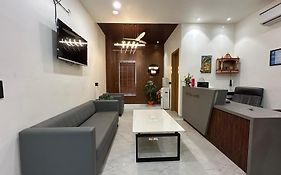 Hotel Sky Way Inn